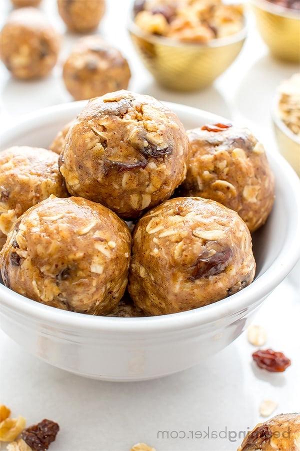 No Bake Oatmeal Raisin Bites (V+GF): A super easy, one bowl recipe for healthy energy bites bursting with oatmeal raisin cookie flavor. #Vegan #GlutenFree | BeamingBaker.com