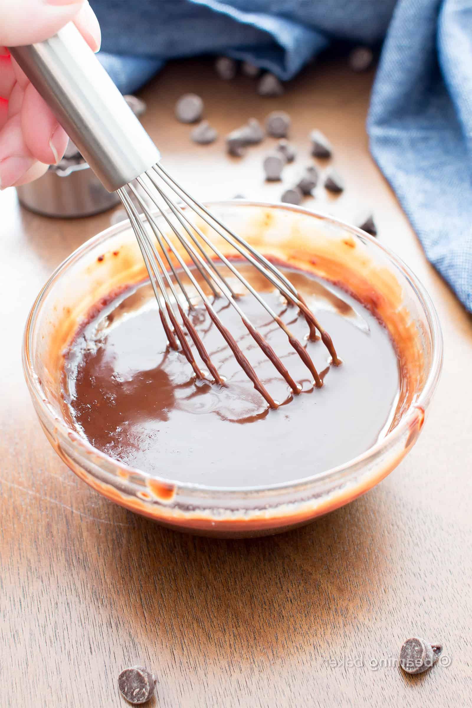 Vegane Schokoladen-Ganache: Nur 2 Zutaten für die beste vegane Schokoladen-Ganache – samtig, reichhaltig und schokoladig. Nur 5 Minuten zum veganen Schokoladengenuss.