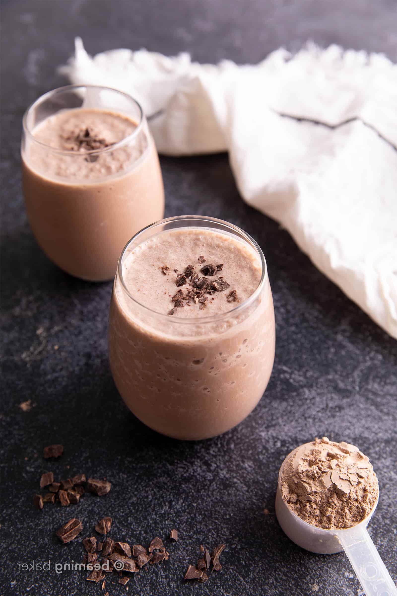 Veganer Schoko-Proteinshake mit 22g Protein pro Portion. Ideal für Muskelaufbau und gesunde Ernährung.