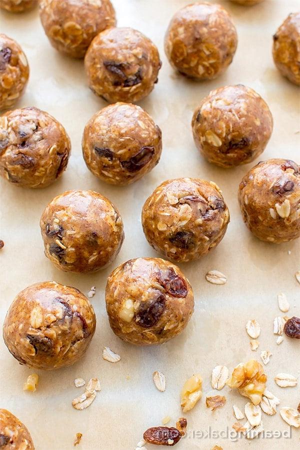 No Bake Oatmeal Raisin Bites (V+GF): A super easy, one bowl recipe for healthy energy bites bursting with oatmeal raisin cookie flavor. #Vegan #GlutenFree | BeamingBaker.com