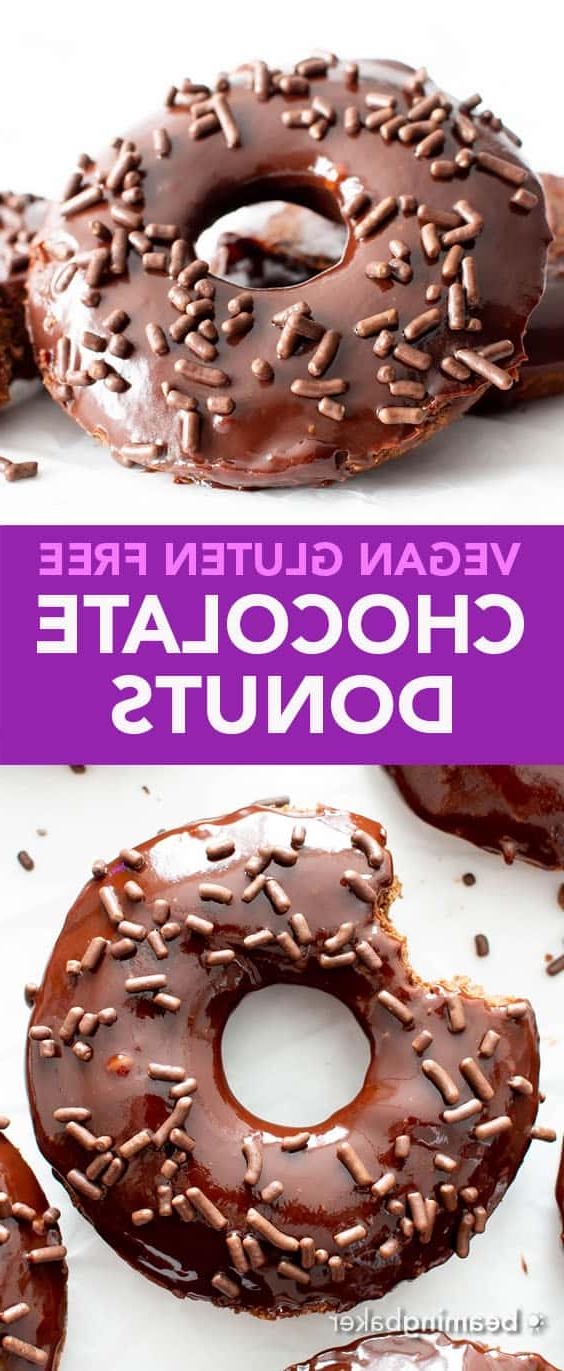 Vegane Glutenfreie Donuts: Weiche und flauschige vegane glutenfreie Schoko-Donuts mit luxuriöser veganer Schokoladenglasur. Das beste glutenfreie vegane Donut-Rezept! #GlutenfreiVegan #VeganGlutenfrei #Donuts #Doughnuts #Schokolade | Rezept auf BeamingBaker.com