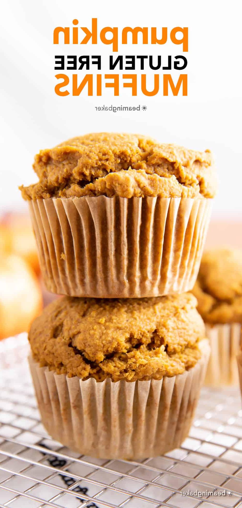 Glutenfreie Kürbis-Muffins (GF): Befriedigende, gemütliche GF Kürbis-Muffins! Das beste Rezept für glutenfreie Kürbis-Muffins – leicht süß & feucht mit köstlichem gewürzten Kürbisgeschmack! #Glutenfrei #GF #Kürbis #Muffins | Rezept auf BeamingBaker.com