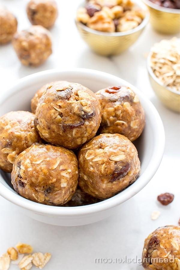 No Bake Oatmeal Raisin Bites (V+GF): A super easy, one bowl recipe for healthy energy bites bursting with oatmeal raisin cookie flavor. #Vegan #GlutenFree | BeamingBaker.com
