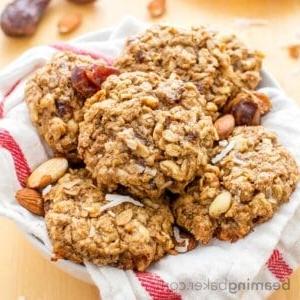 Good Morning Breakfast Cookies: Ein einfaches Rezept für Wohlfühl- und energiespendende Kekse aus ganzen Zutaten. BEAMINGBAKER.COM #vegan #glutenfrei