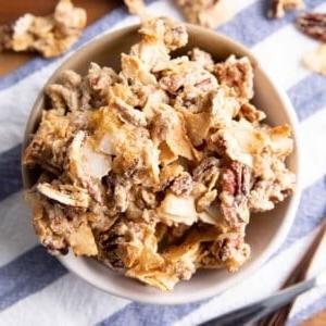 Bestes Keto Granola Rezept: knuspriges, knuspriges Keto Granola mit großen Clustern. Dieses Low-Carb-Granola ist süß, nussig und sättigend! Keto-freundlich, Low-Carb, Glutenfrei, Vegan. #KetoGranola #LowCarb #KetoFriendly #KetoRezept | Rezept auf BeamingBaker.com