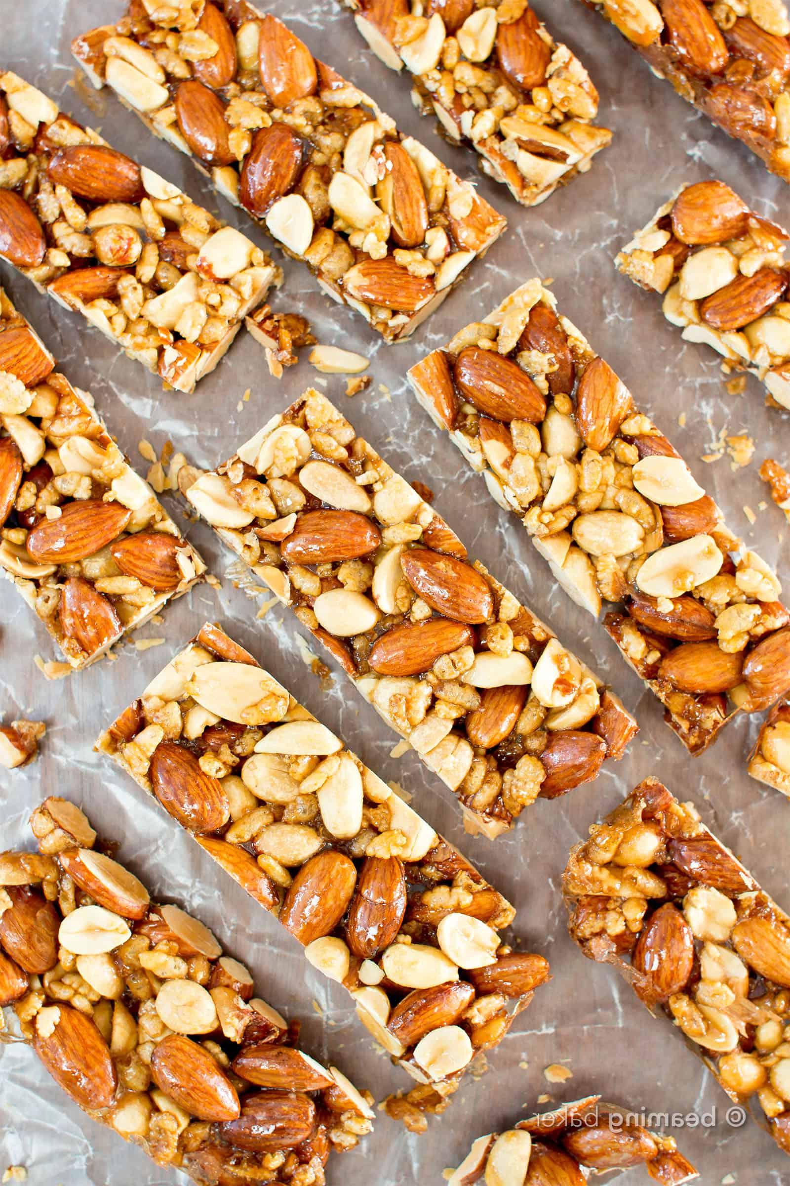Selbstgemachte Nussriegel: Ein einfaches 5-Zutaten-Rezept für gesunde, süß-salzige Energie-Snacks. #Nussriegel #Selbstgemacht #Rezept #KINDBars
